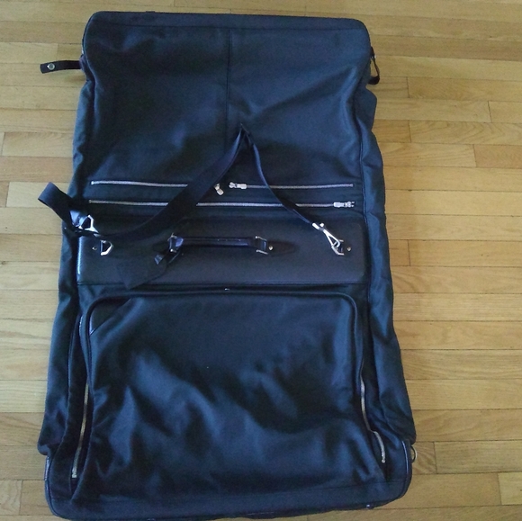 Men's Louis Vuitton overnight bag and garment bag - Picture 12 of 14